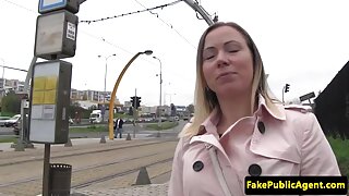 Буйна блондинка ИФОМ учи български порно неопитно момиче секс с дилдо.